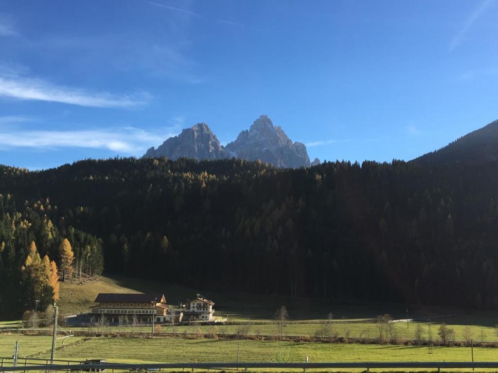 Peil Highend-Basic Apartments San Candido Exterior photo